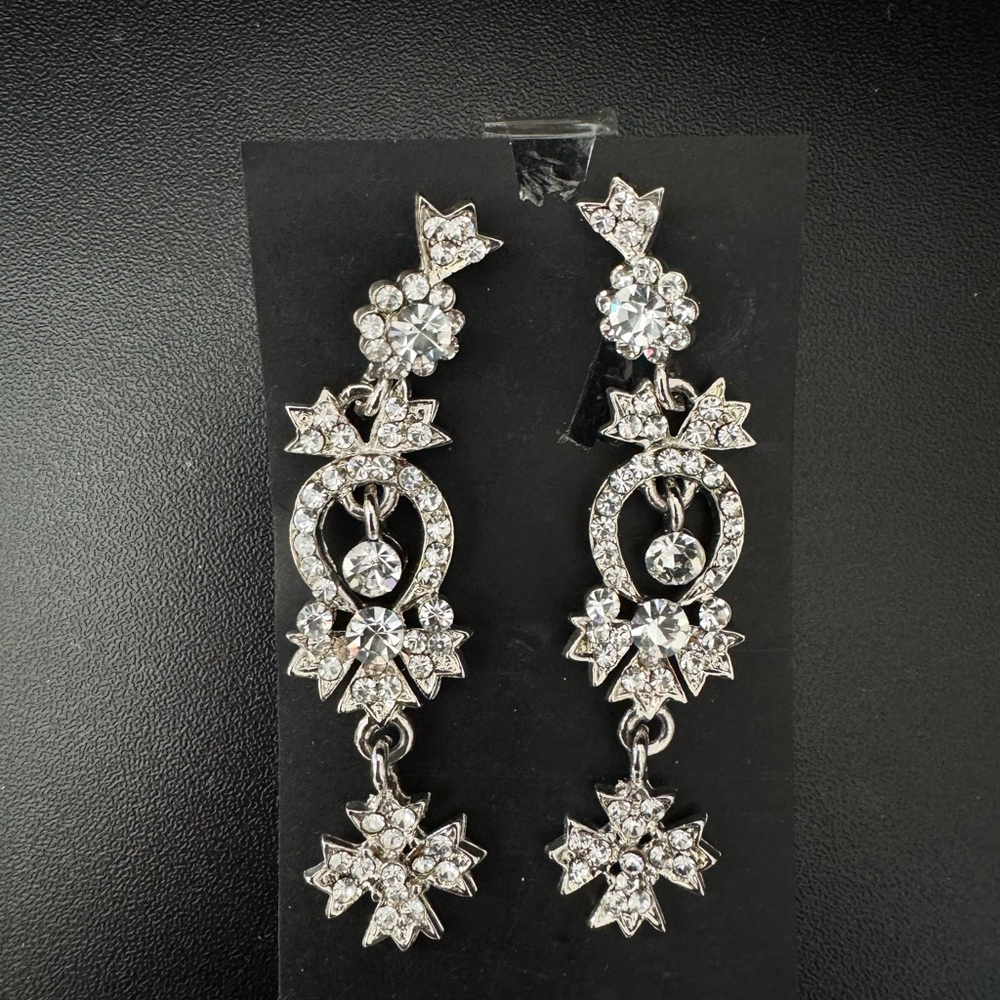 ⚠️Silver Crystal Drop Earrings⚠️
